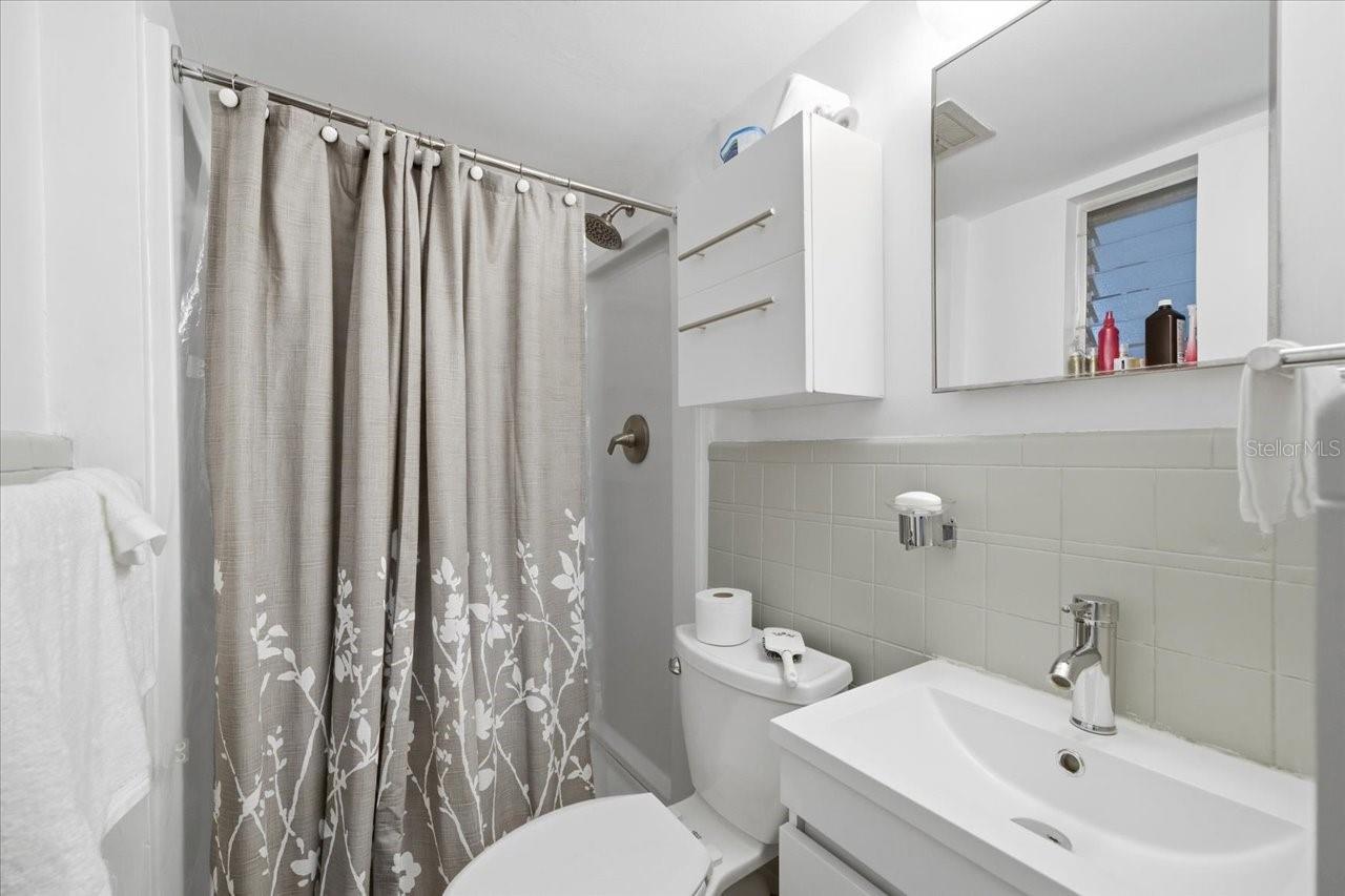 Image 25 of 30 For 5861 42nd Terrace N 1608