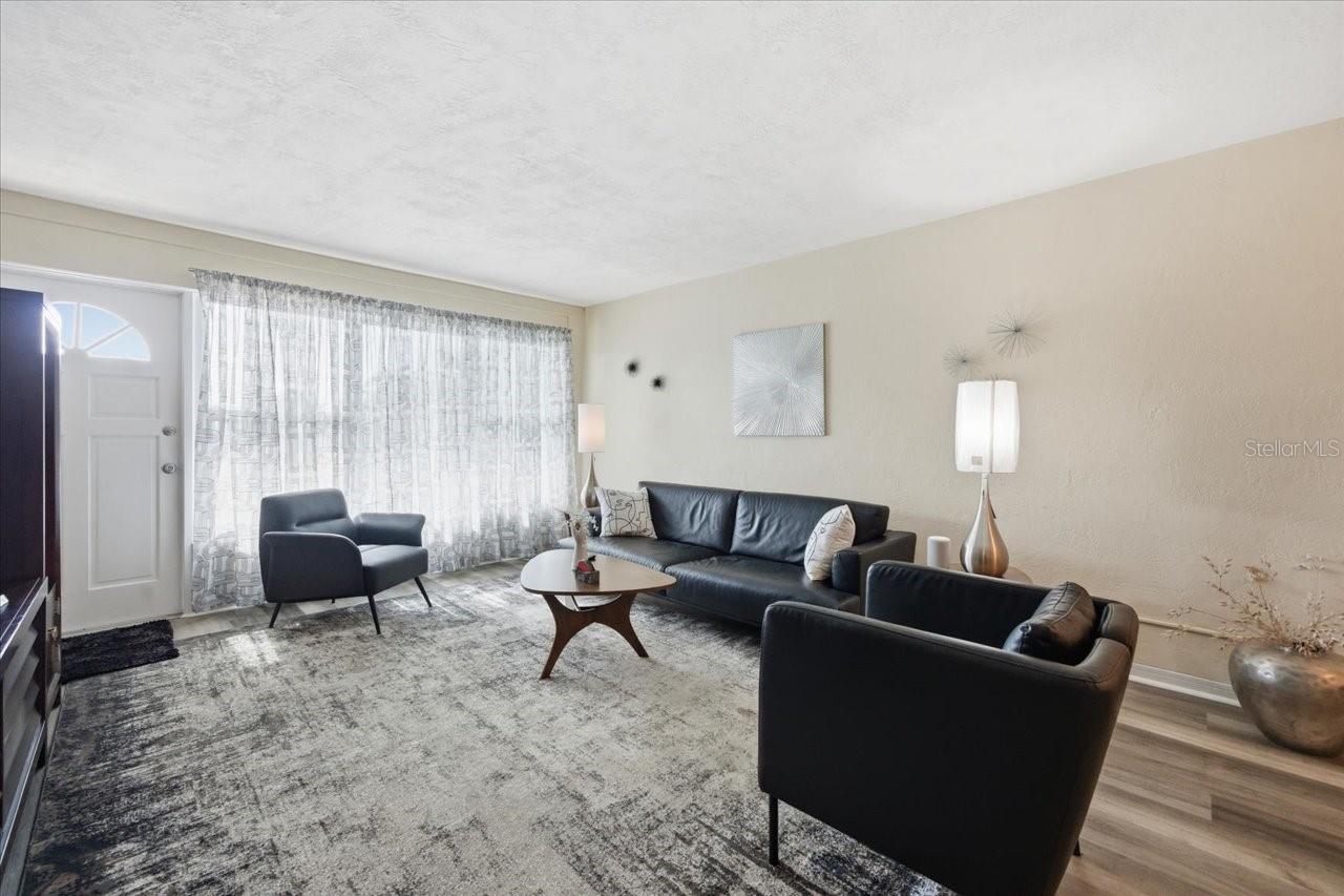 Image 3 of 30 For 5861 42nd Terrace N 1608