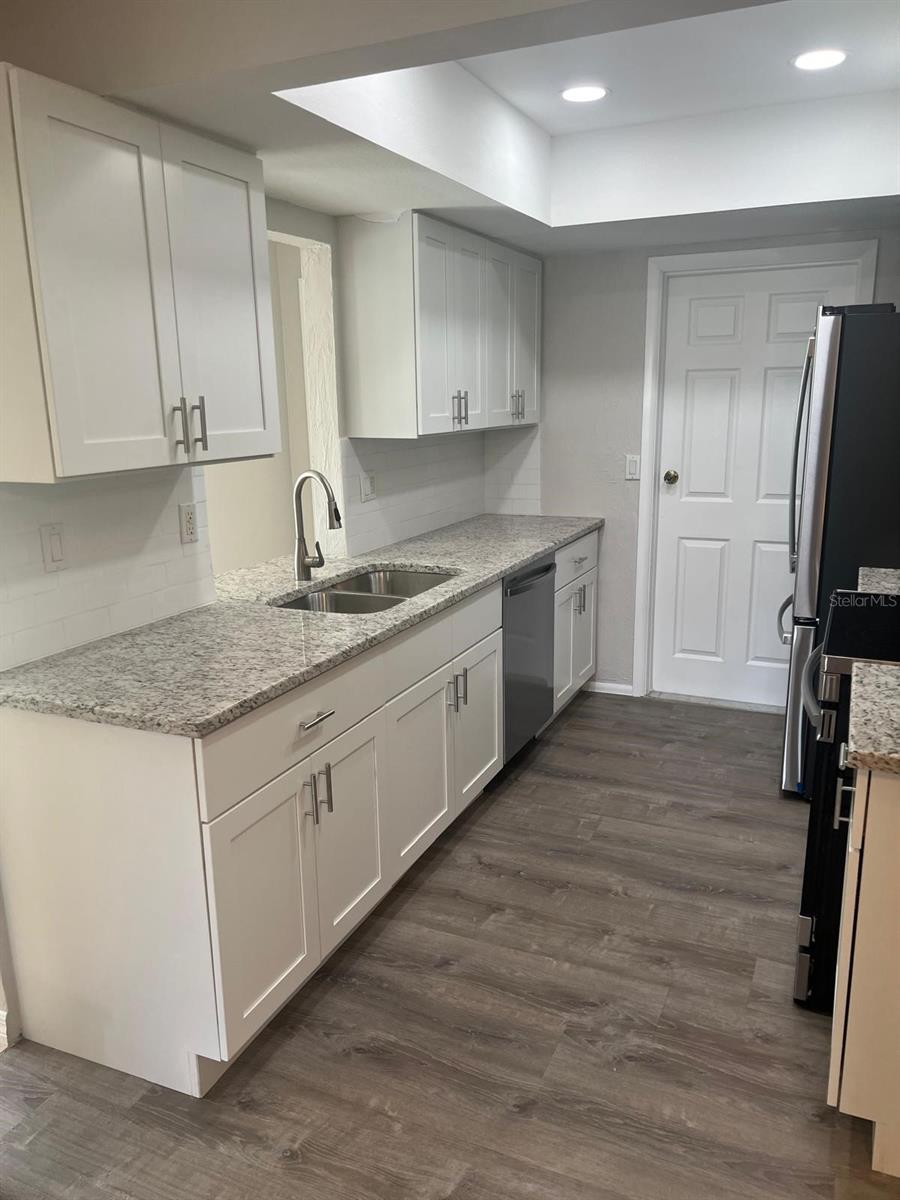 Image 15 of 23 For 524 Lakehurst Avenue Nw