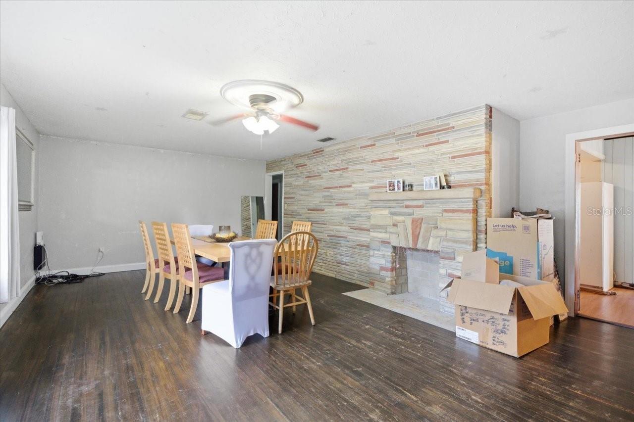 Image 10 of 86 For 17018 Crawley Road