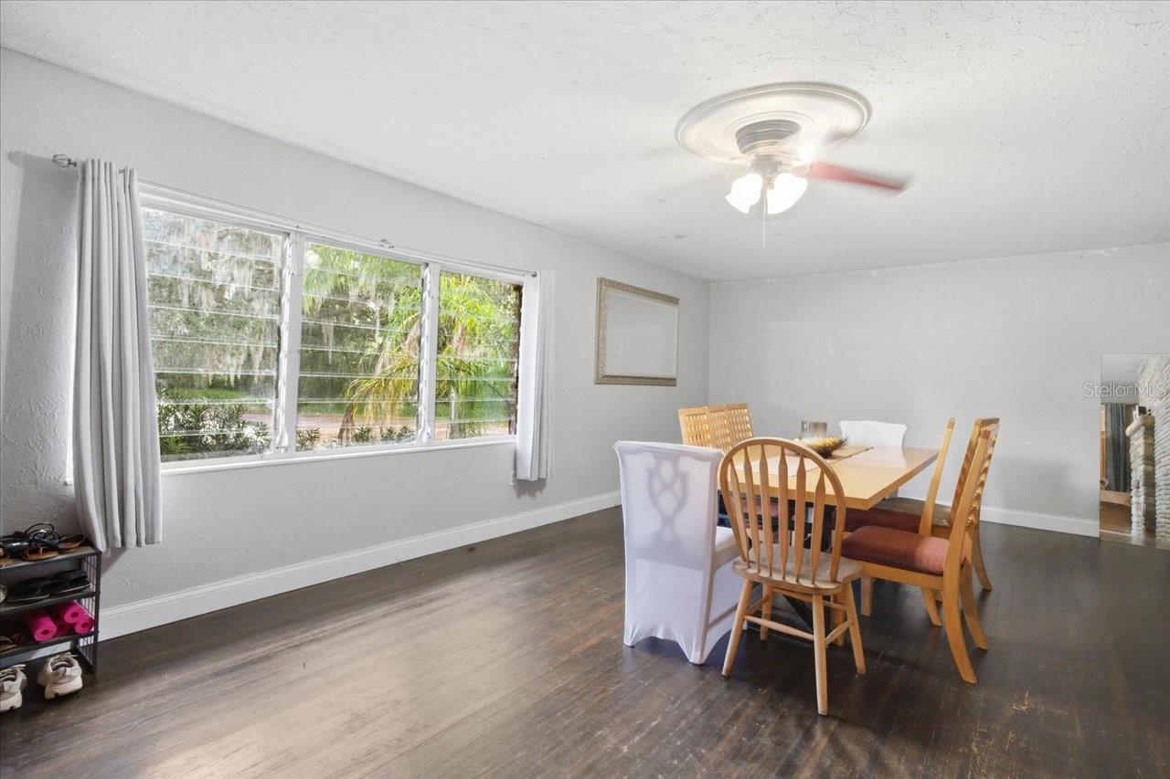 Image 11 of 86 For 17018 Crawley Road