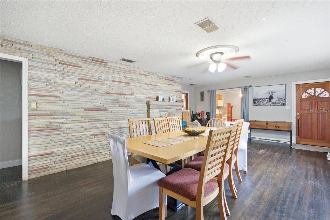 Image 12 of 86 For 17018 Crawley Road