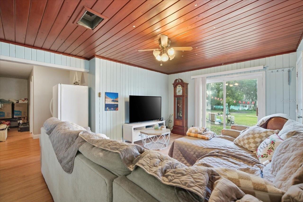 Image 14 of 86 For 17018 Crawley Road