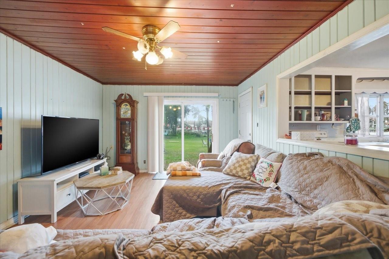 Image 15 of 86 For 17018 Crawley Road