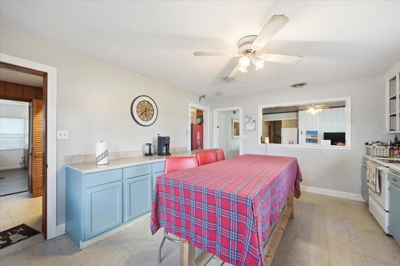 Image 22 of 86 For 17018 Crawley Road