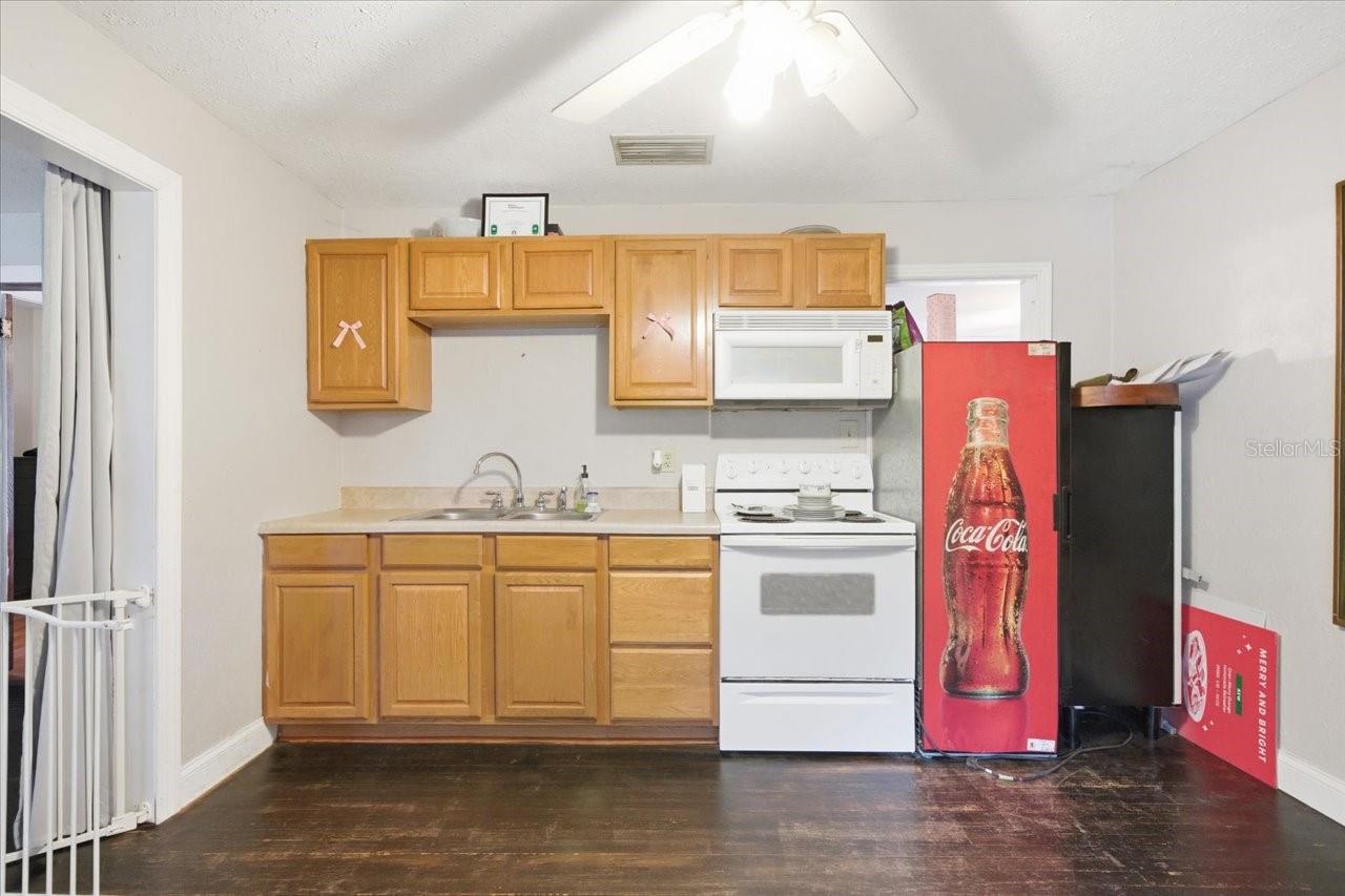 Image 25 of 86 For 17018 Crawley Road