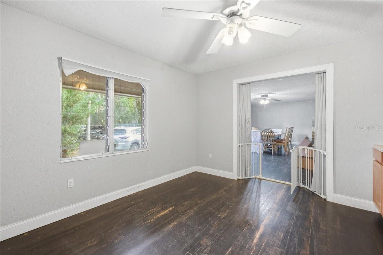 Image 28 of 86 For 17018 Crawley Road