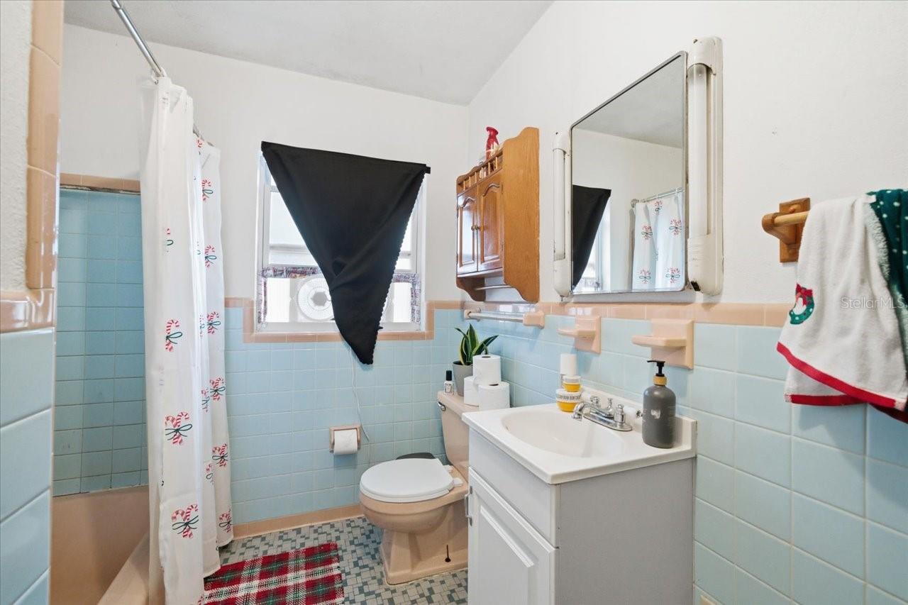 Image 32 of 86 For 17018 Crawley Road