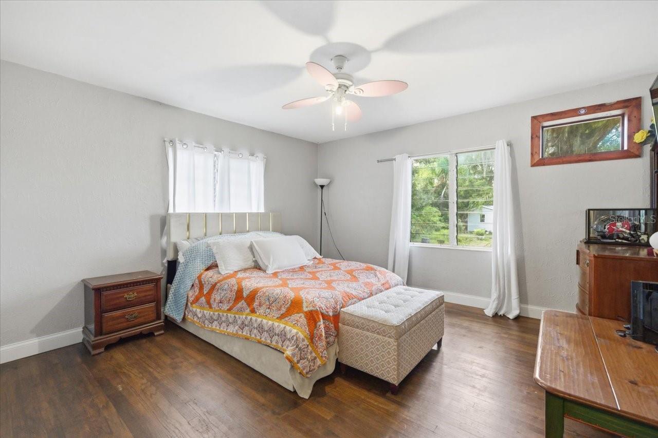 Image 33 of 86 For 17018 Crawley Road