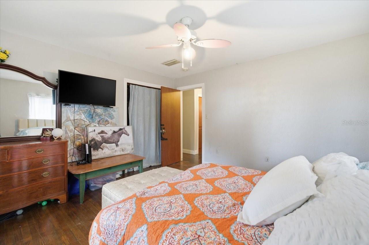 Image 35 of 86 For 17018 Crawley Road