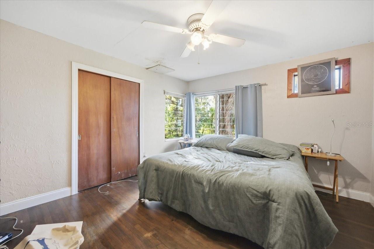 Image 36 of 86 For 17018 Crawley Road