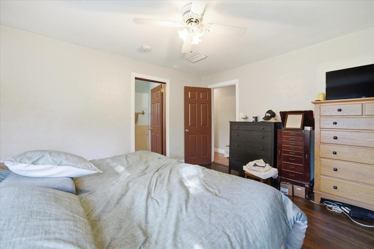 Image 37 of 86 For 17018 Crawley Road