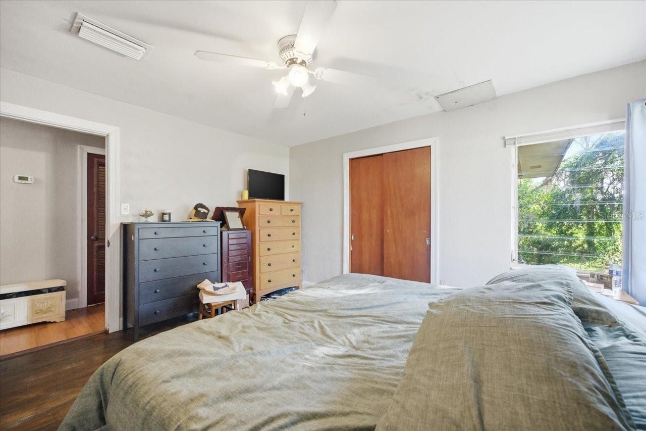 Image 38 of 86 For 17018 Crawley Road