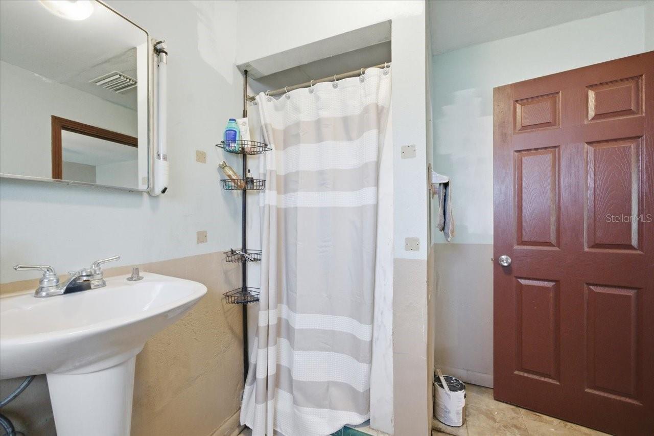 Image 40 of 86 For 17018 Crawley Road