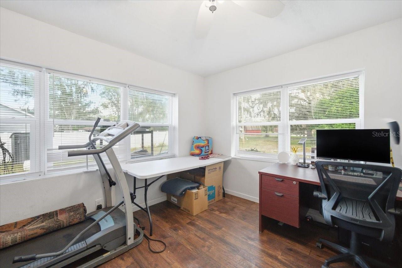 Image 43 of 86 For 17018 Crawley Road