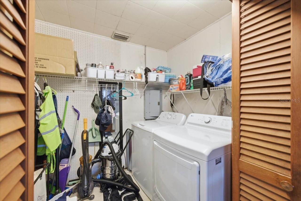 Image 44 of 86 For 17018 Crawley Road