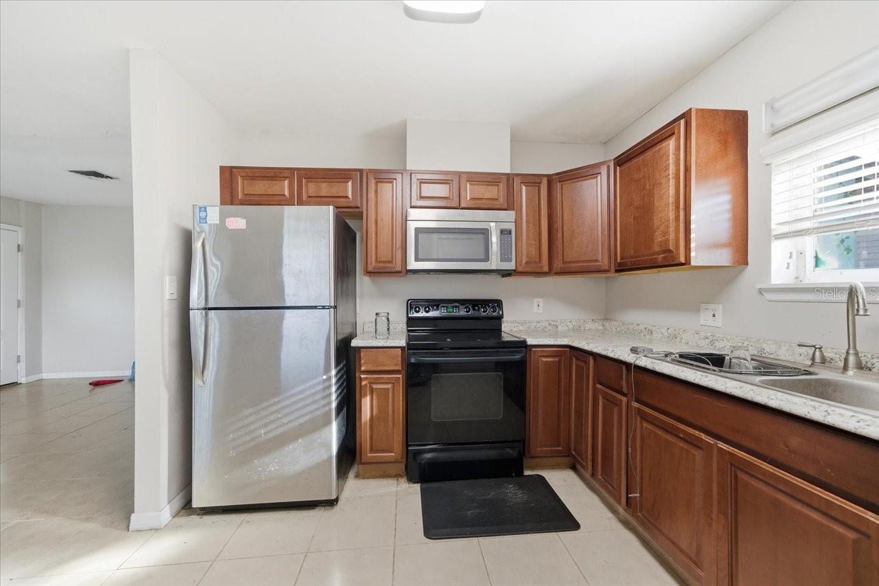 Image 51 of 86 For 17018 Crawley Road