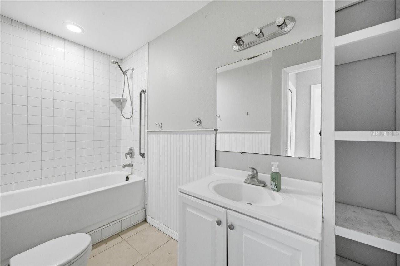 Image 55 of 86 For 17018 Crawley Road