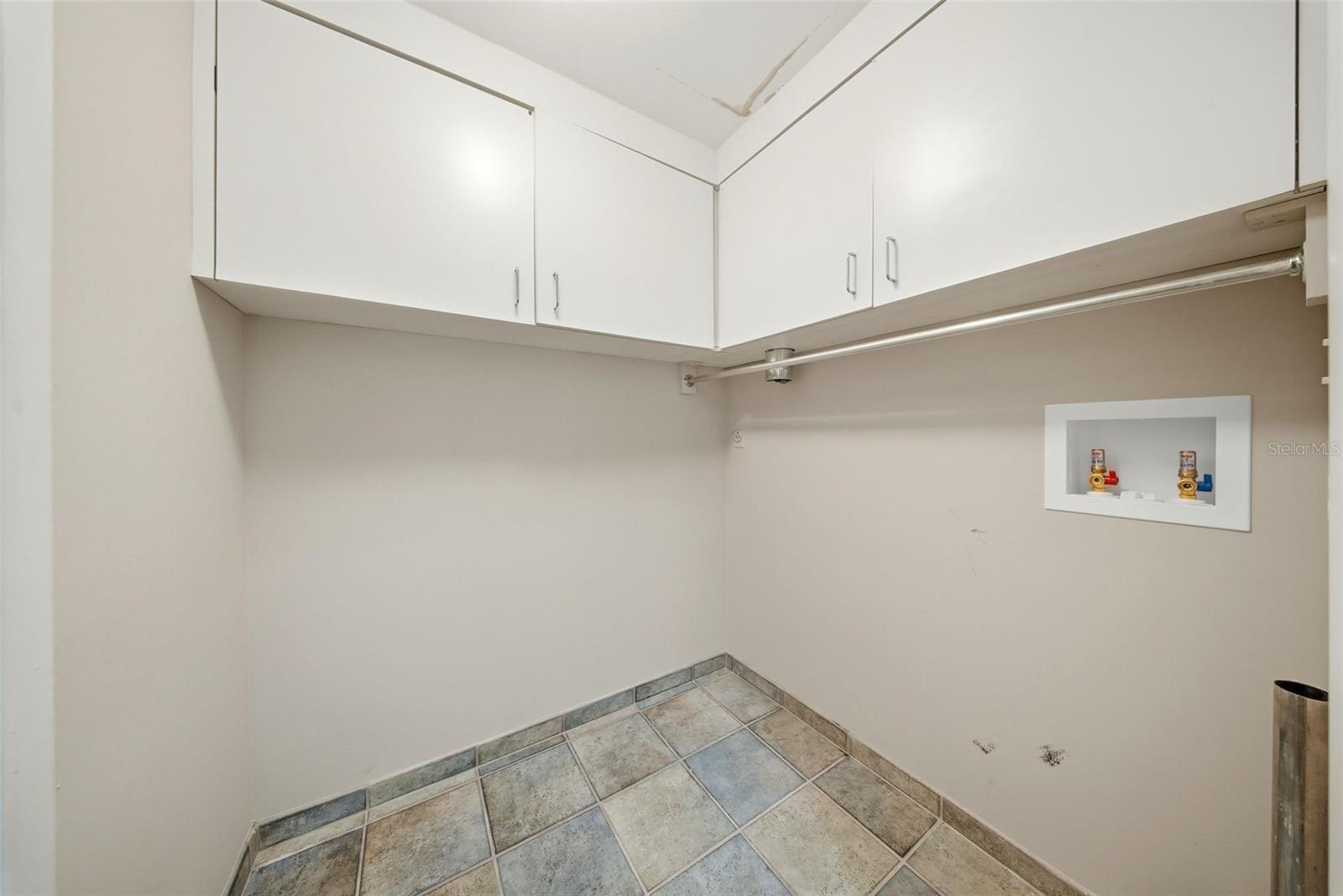 Image 17 of 55 For 1 Beach Drive Se 1610