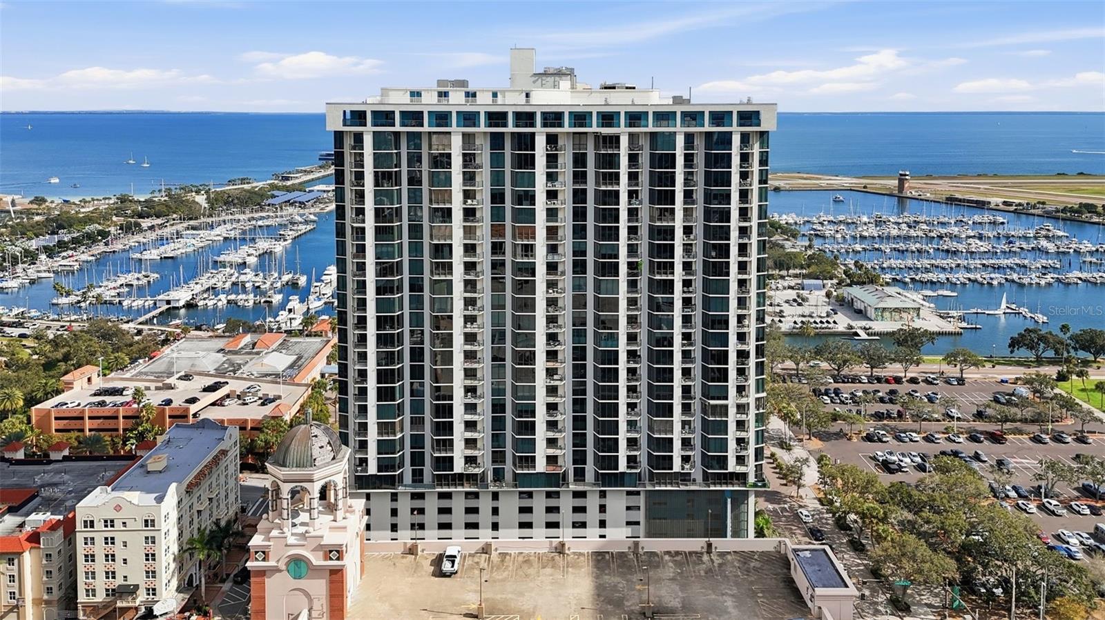 Image 2 of 55 For 1 Beach Drive Se 1610