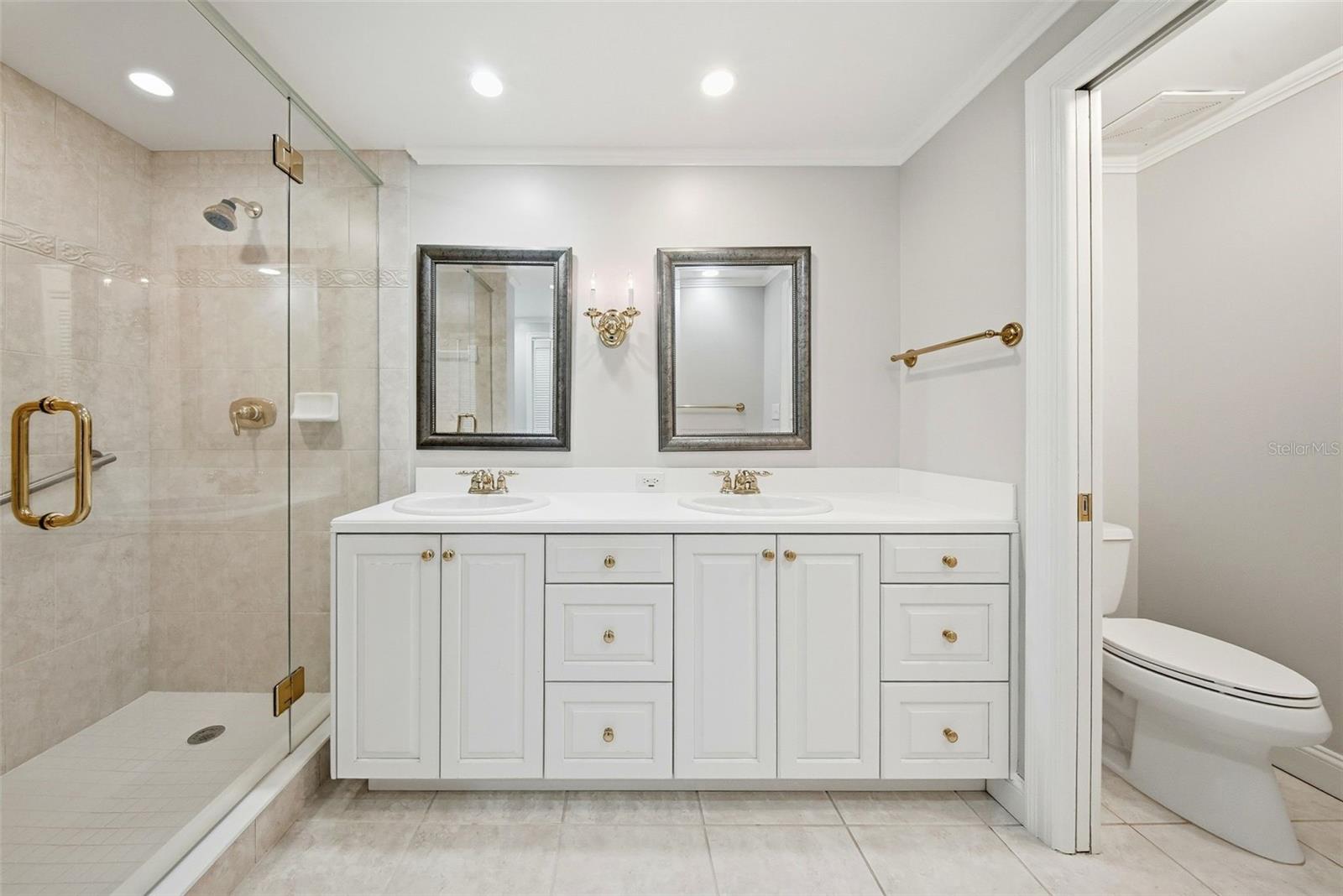 Image 22 of 55 For 1 Beach Drive Se 1610