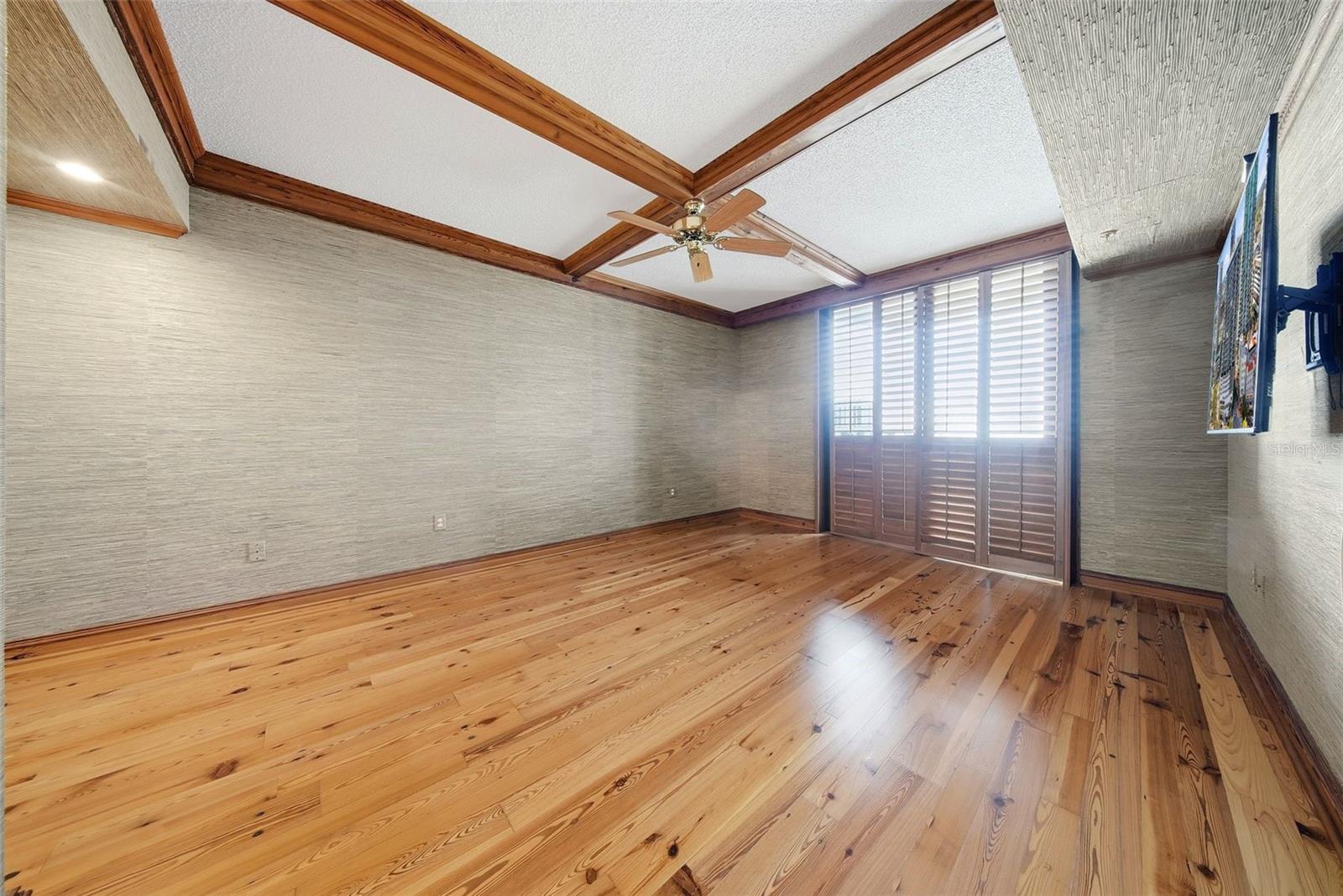 Image 23 of 55 For 1 Beach Drive Se 1610