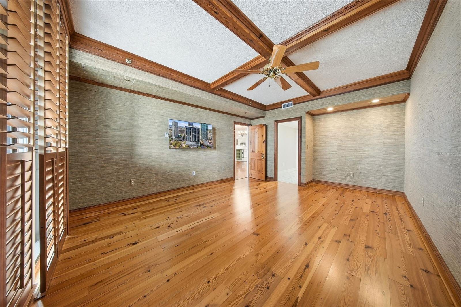 Image 24 of 55 For 1 Beach Drive Se 1610