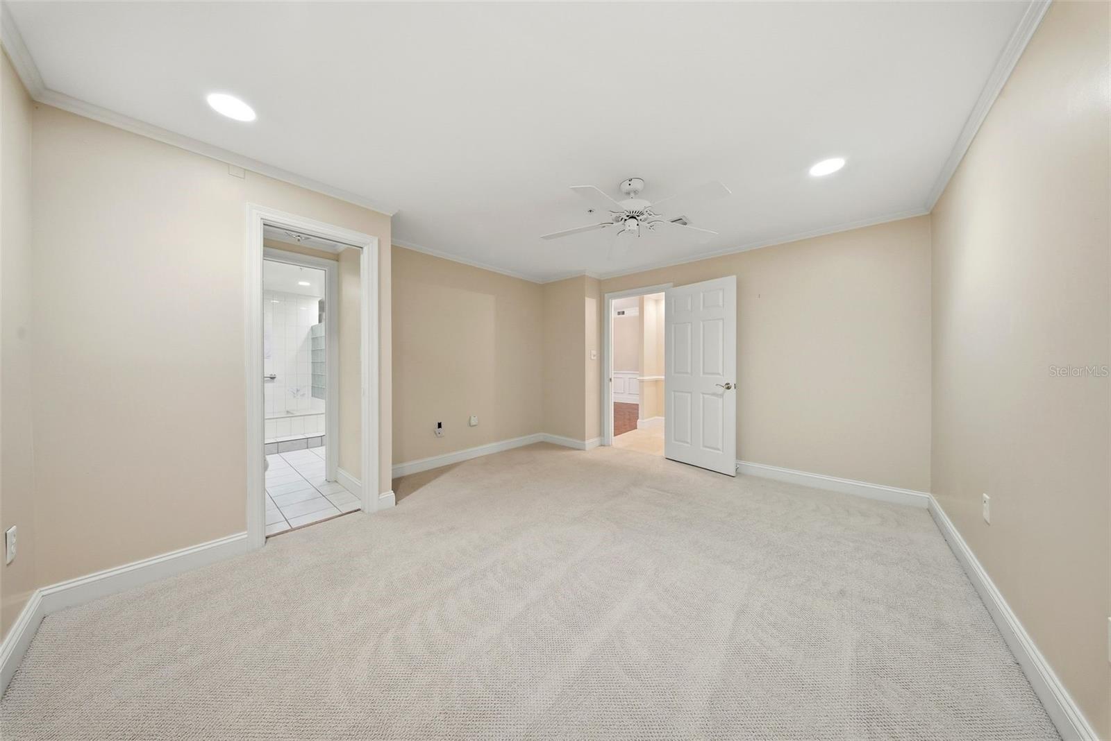 Image 29 of 55 For 1 Beach Drive Se 1610