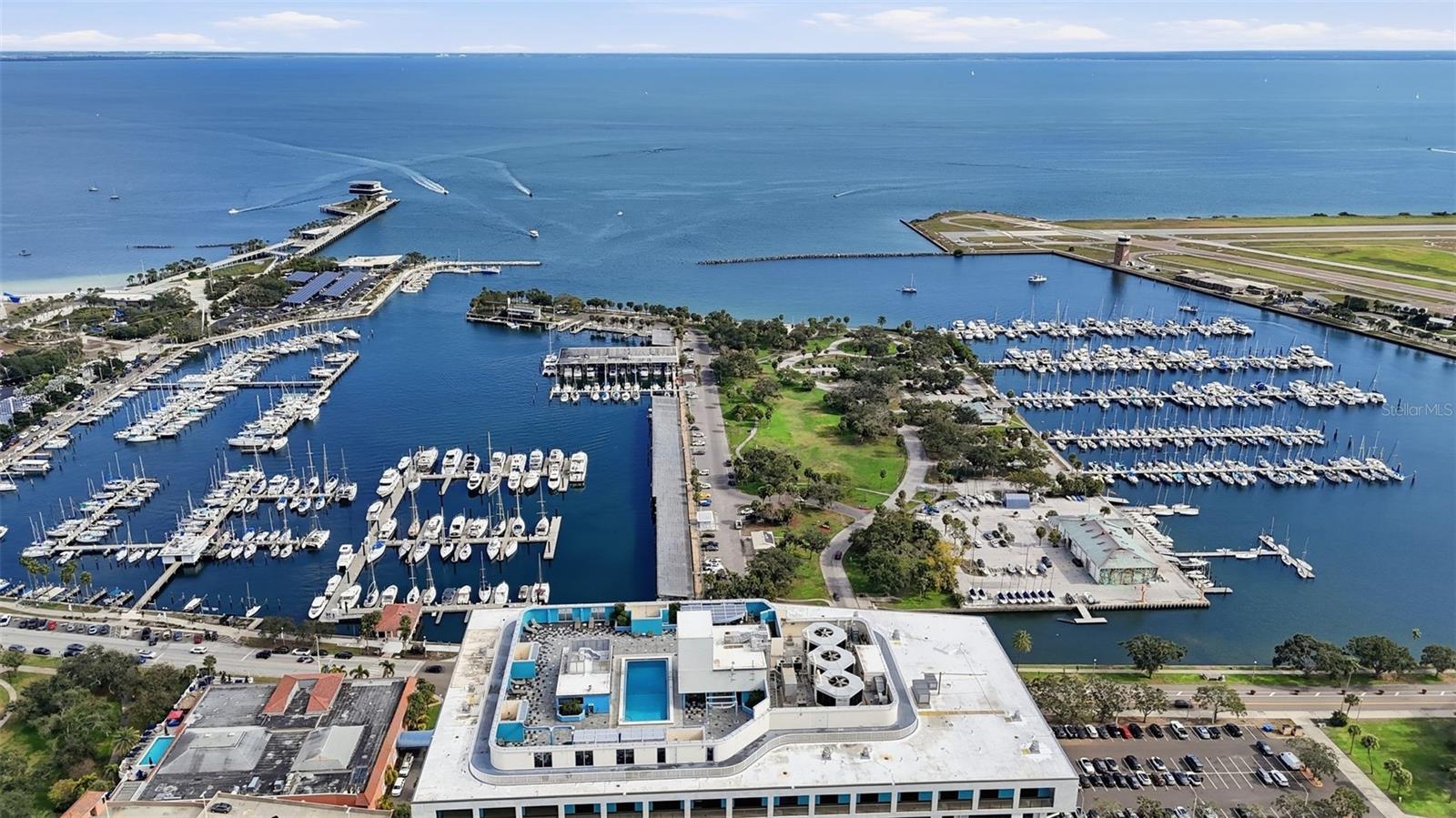 Image 3 of 55 For 1 Beach Drive Se 1610