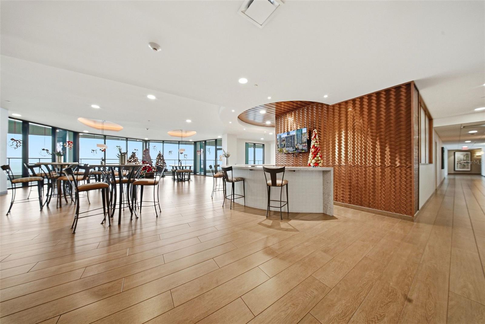 Image 32 of 55 For 1 Beach Drive Se 1610