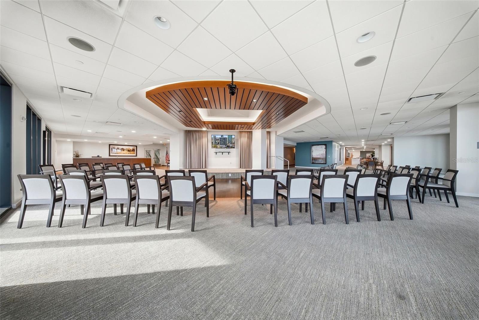 Image 33 of 55 For 1 Beach Drive Se 1610