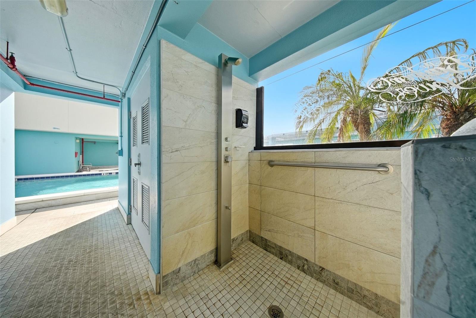 Image 40 of 55 For 1 Beach Drive Se 1610