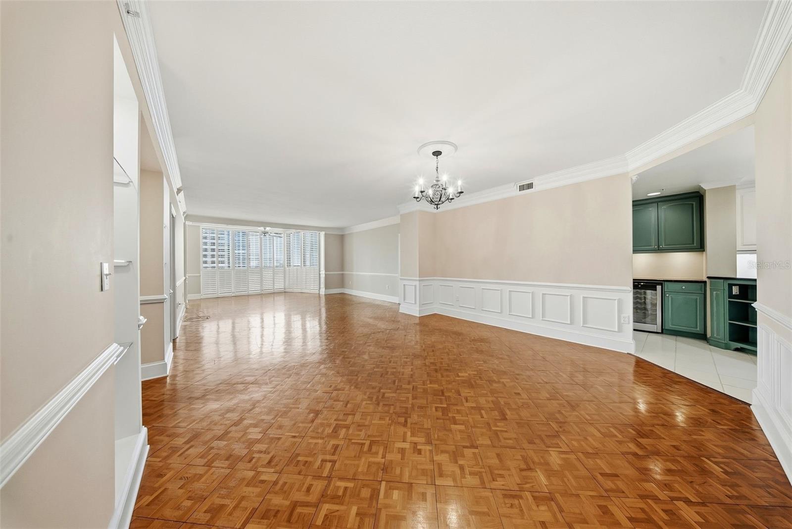 Image 6 of 55 For 1 Beach Drive Se 1610