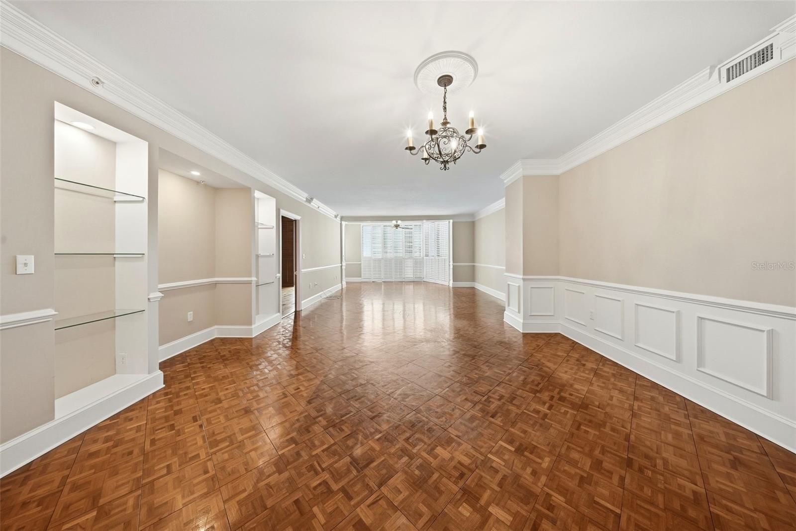 Image 8 of 55 For 1 Beach Drive Se 1610