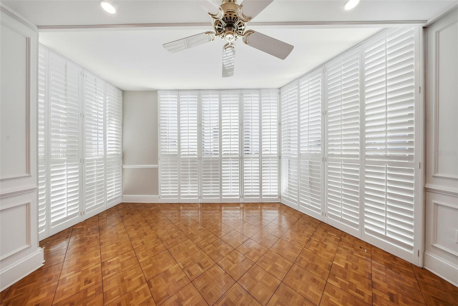 Image 9 of 55 For 1 Beach Drive Se 1610