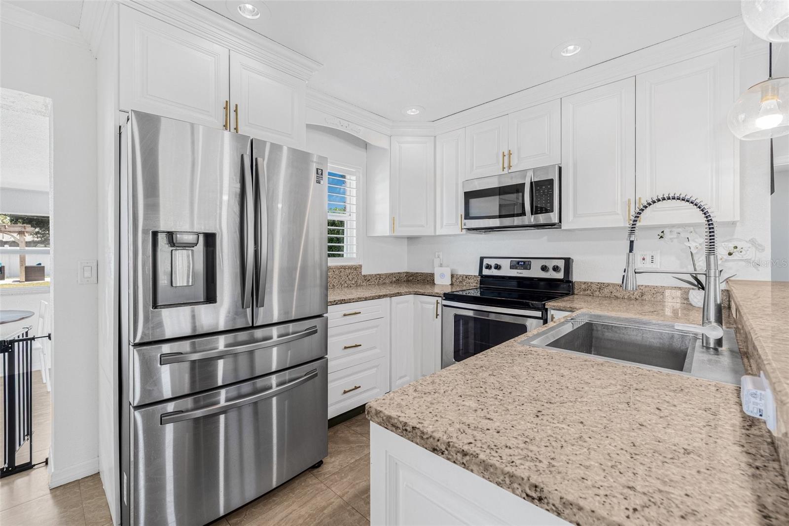 Image 10 of 25 For 5740 67th Avenue N