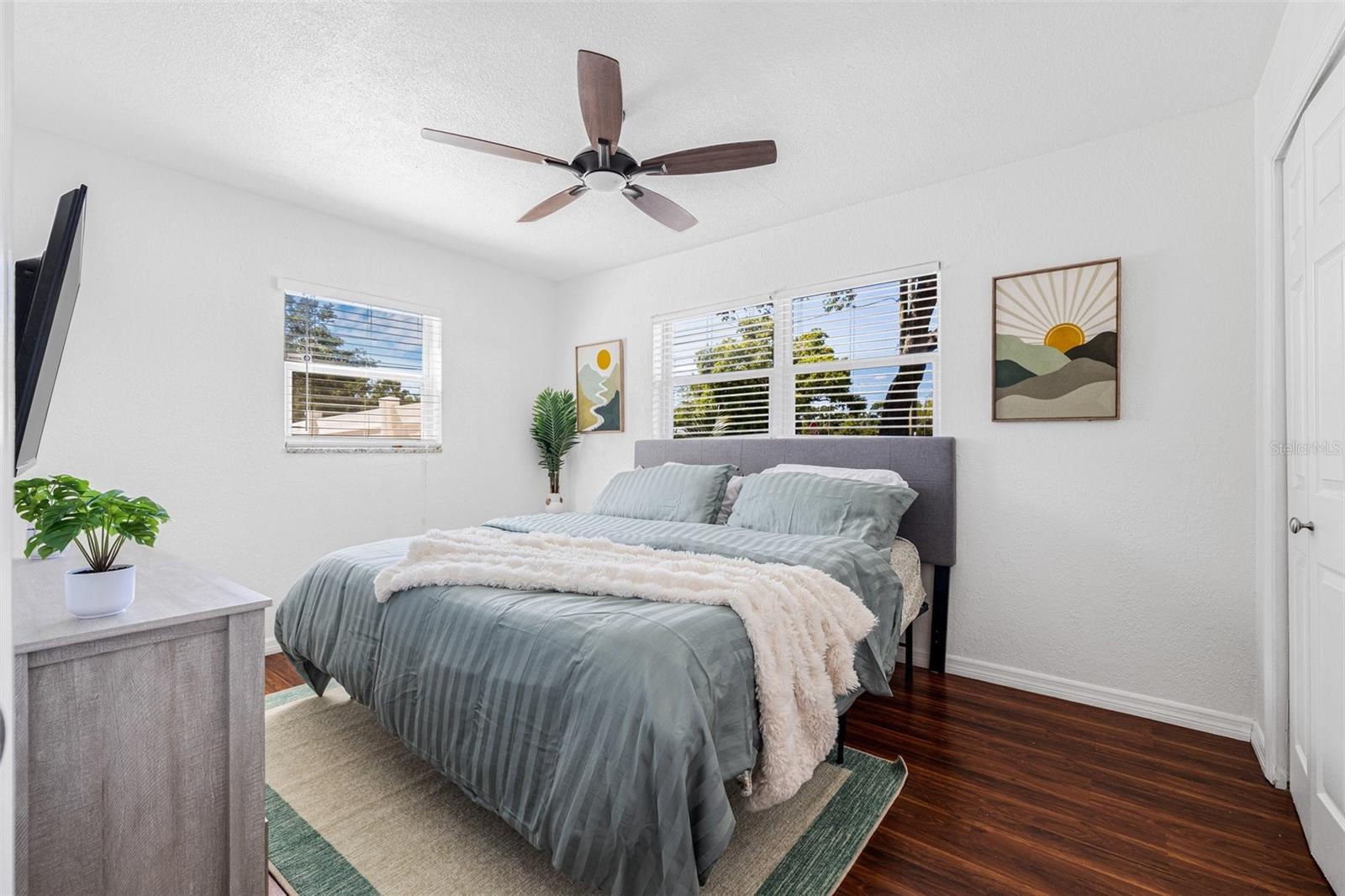 Image 17 of 25 For 5740 67th Avenue N