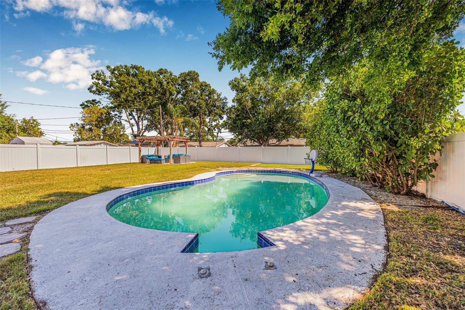 Image 22 of 25 For 5740 67th Avenue N