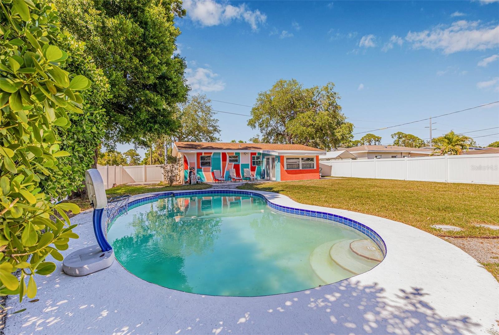 Image 3 of 25 For 5740 67th Avenue N