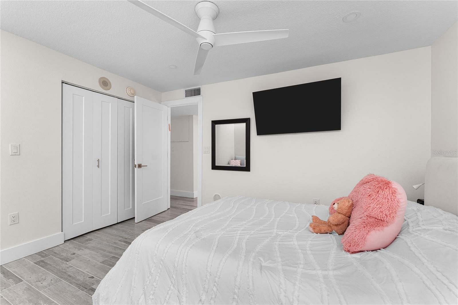 Image 35 of 72 For 1390 Gulf Boulevard Ph4