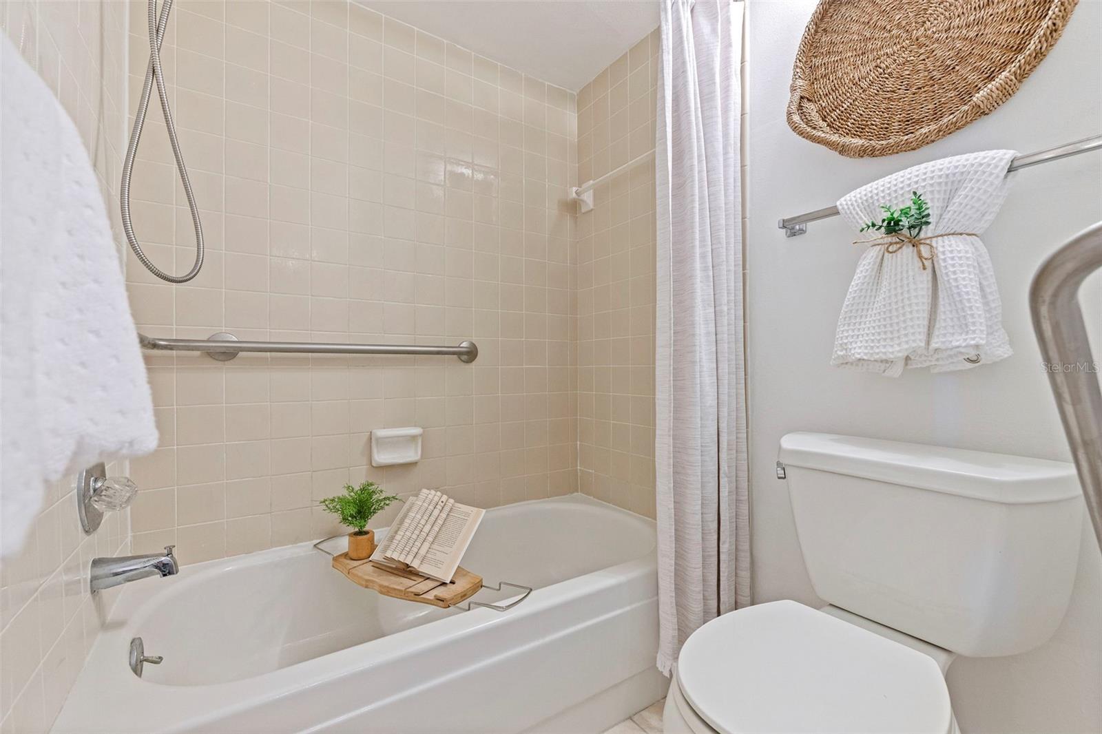 Image 20 of 40 For 14130 Rosemary Lane 4114