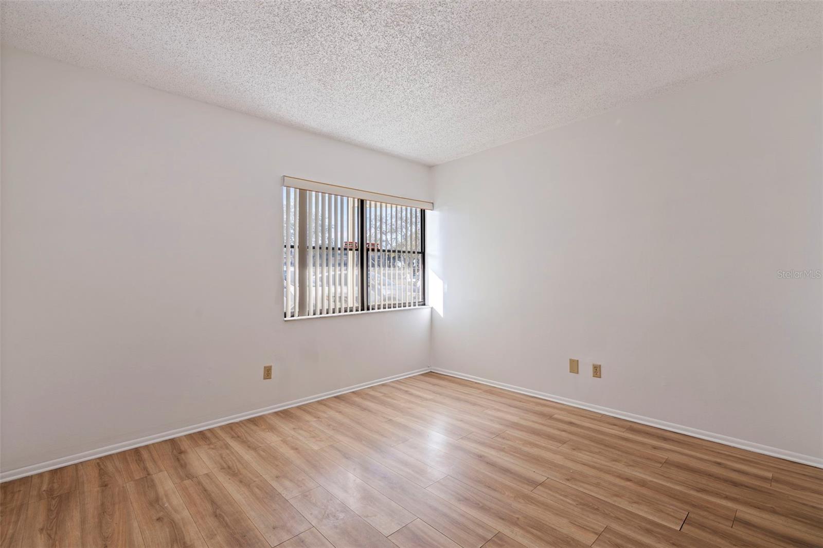 Image 21 of 40 For 14130 Rosemary Lane 4114