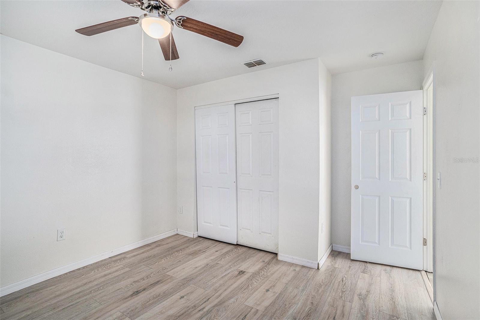 Listing photo id 11 for 8512 Lazy River Drive