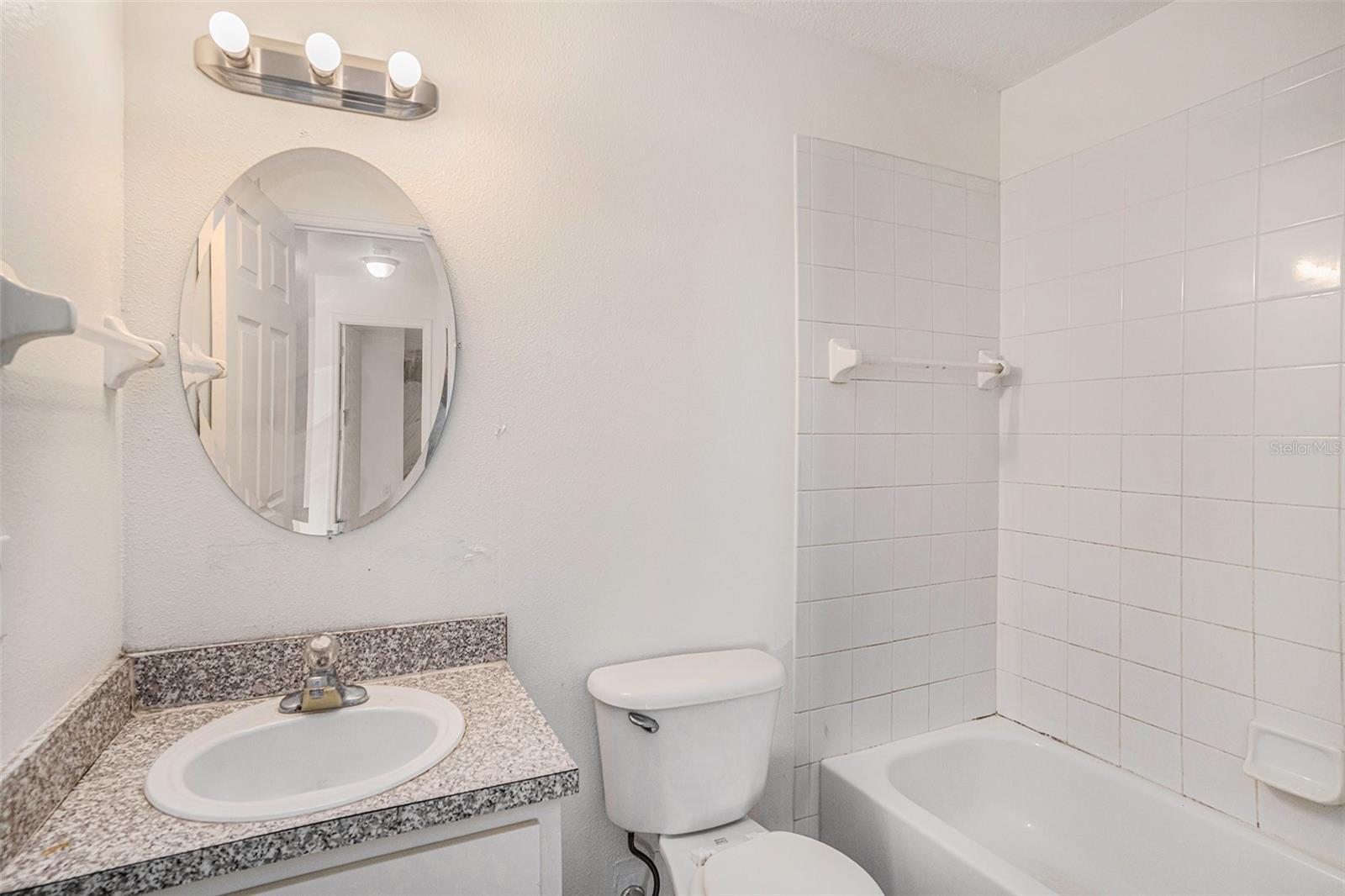 Listing photo id 13 for 8512 Lazy River Drive