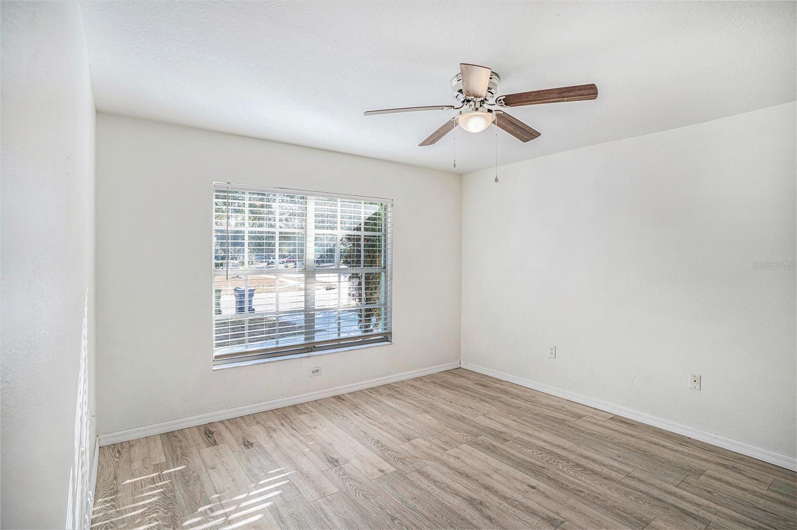 Listing photo id 14 for 8512 Lazy River Drive