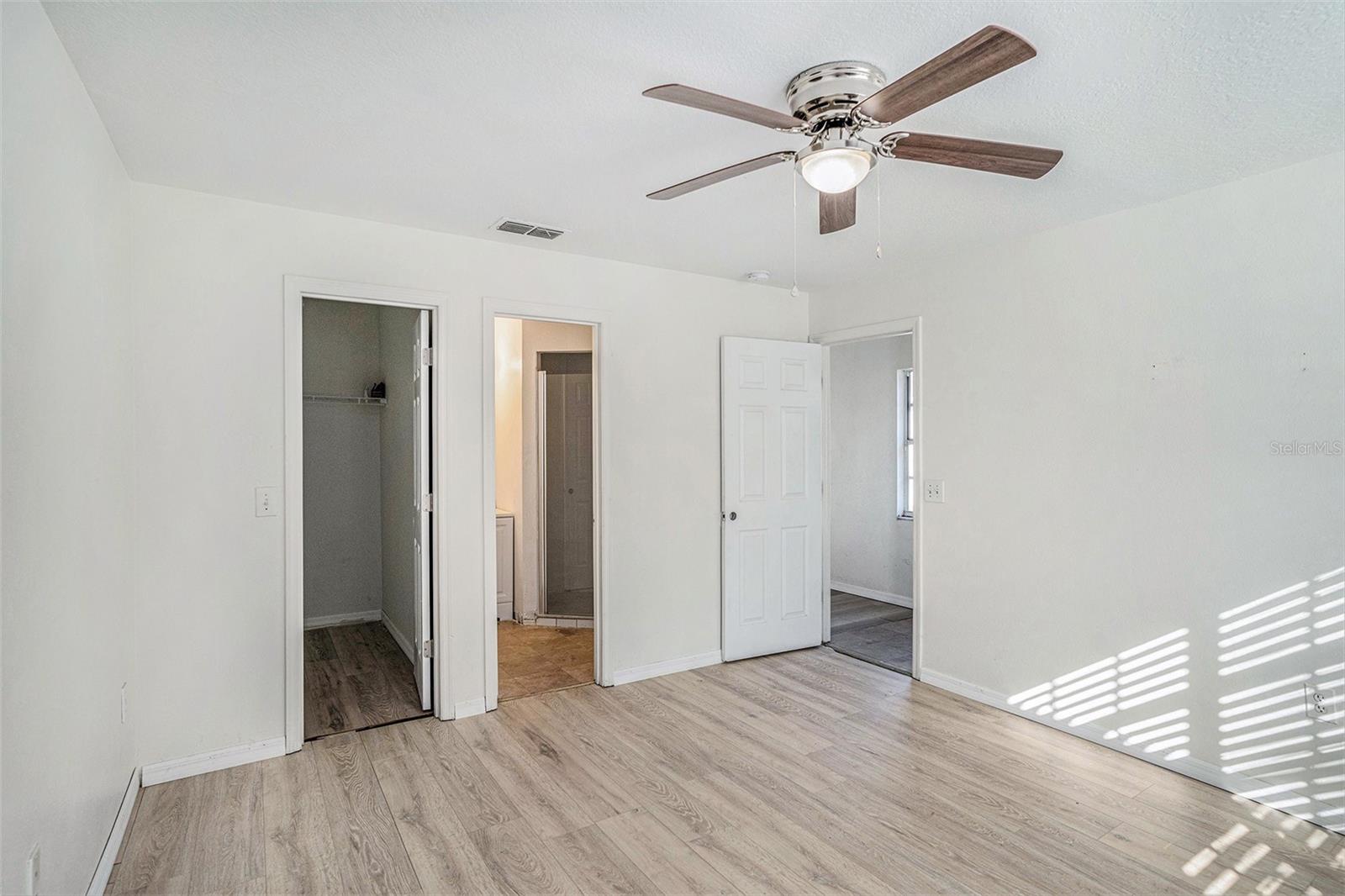 Listing photo id 15 for 8512 Lazy River Drive