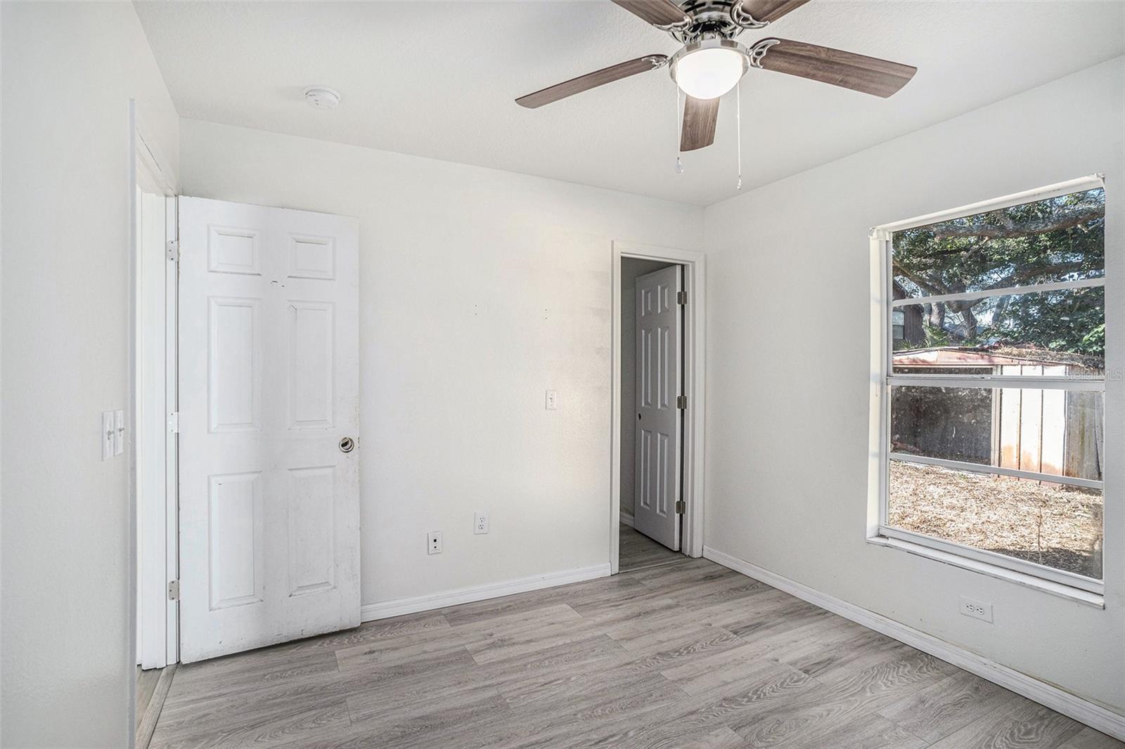 Listing photo id 18 for 8512 Lazy River Drive