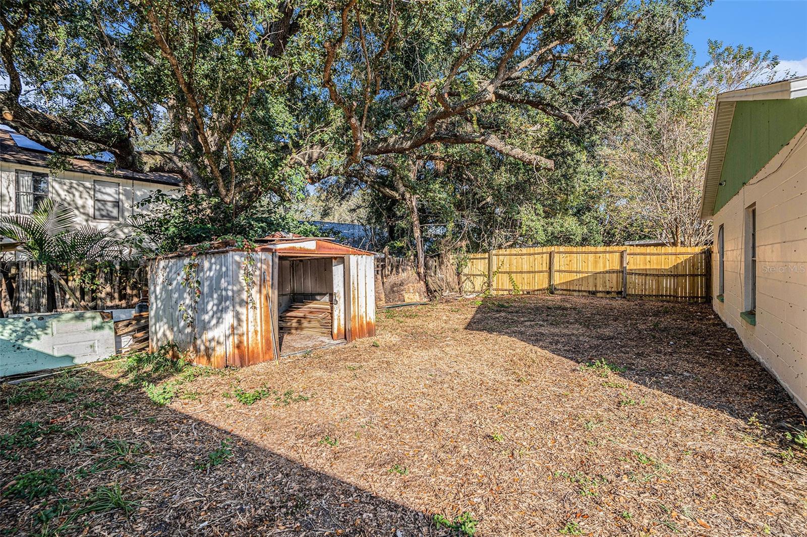 Listing photo id 20 for 8512 Lazy River Drive
