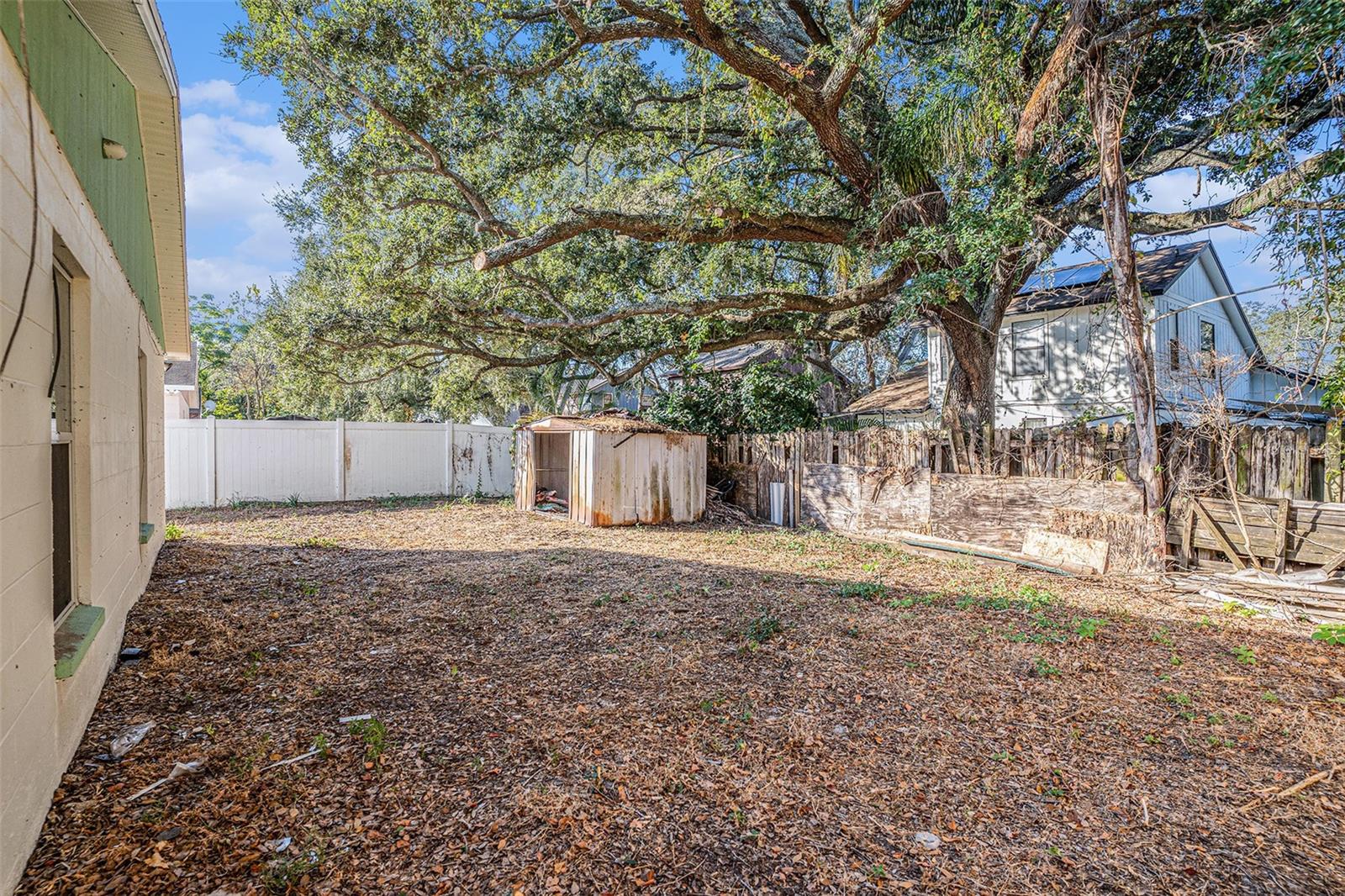 Listing photo id 21 for 8512 Lazy River Drive