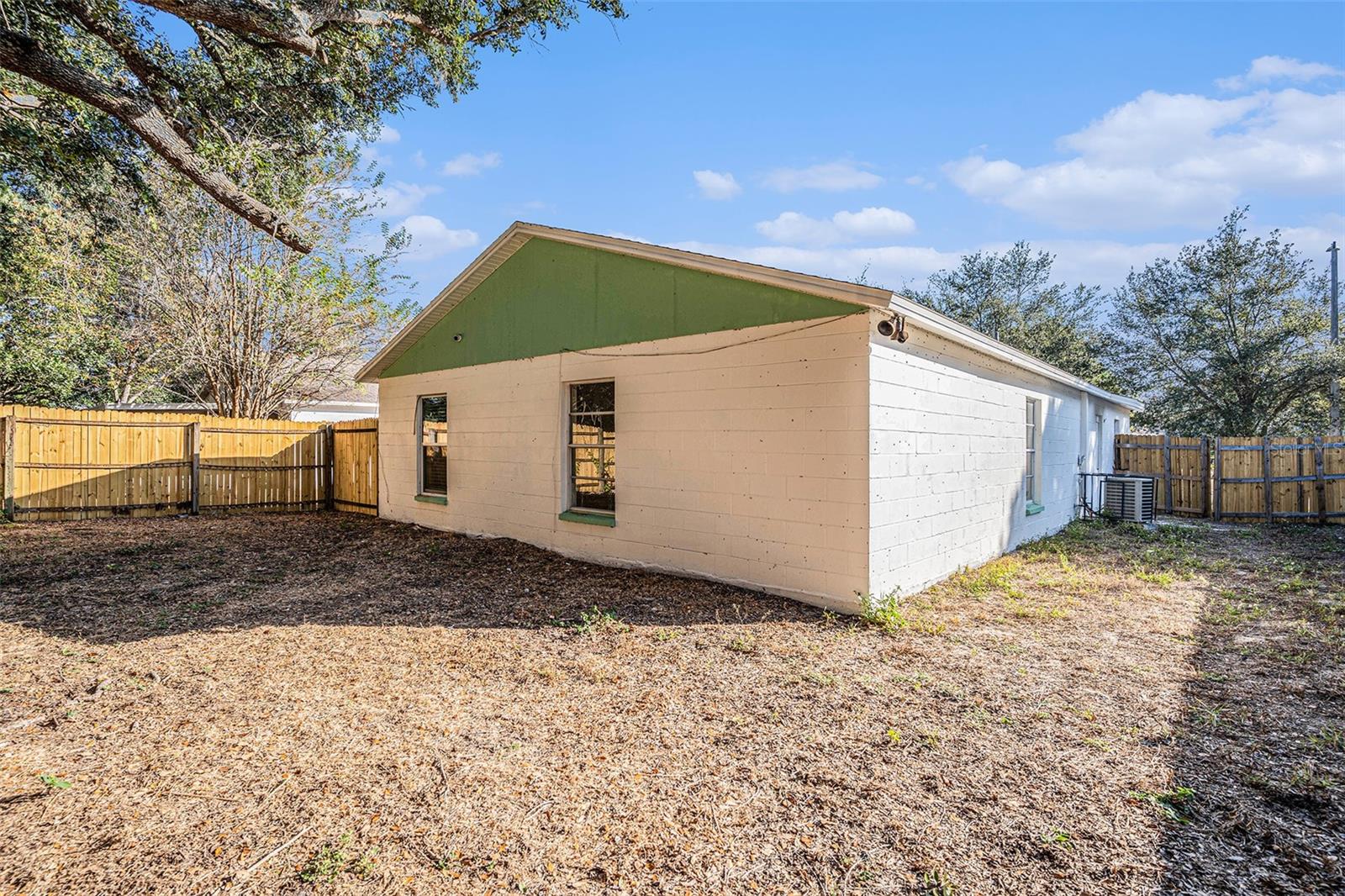 Listing photo id 23 for 8512 Lazy River Drive